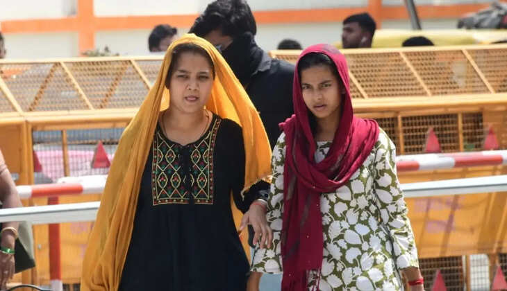 वाराणसी में धूप का प्रहार, पुरवा हवाओं ने बिगड़ने नहीं दिया हाल