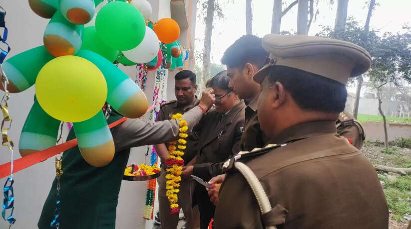 Rae Bareli News: उप जिलाधिकारी/क्षेत्राधिकारी सलोन ने थाना डीह पर नवनिर्मित बैरक का किया उद्धाटन