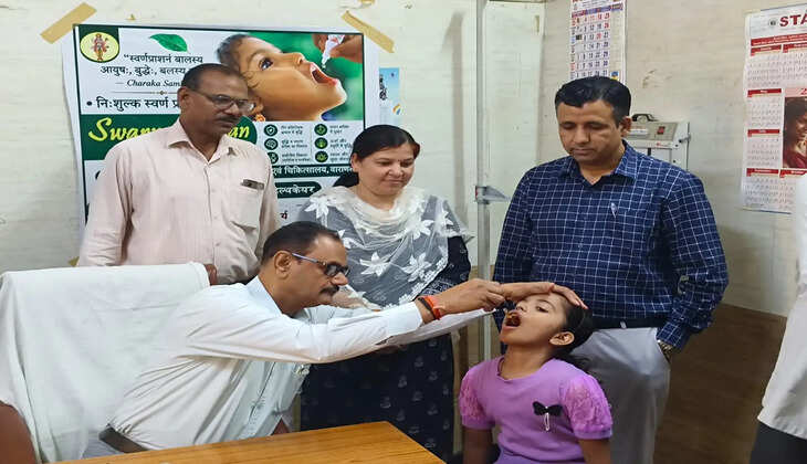 वाराणसी में 195 बच्चों को कराया गया निःशुल्क स्वर्णप्राशन, 28 नवंबर को अगला कैंप