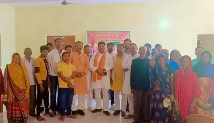 Varanasi News: चन्दौली में भाजपा के कार्यकर्ताओं ने&nbsp;राष्ट्रपति द्रौपदी मुर्म के अभिभाषण पर संगोष्ठी का किया आयोजन