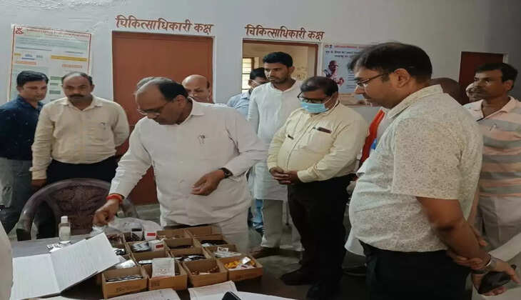 गोरखपुर: स्वास्थ्य मेलें का मुख्य चिकित्साधिकारी ने किया निरीक्षण