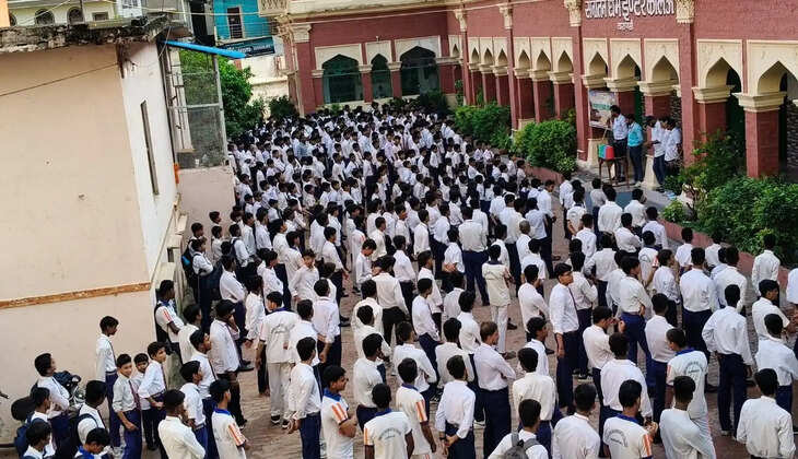 काशी के विद्यालयों में स्वच्छता की पाठशाला, छात्रों ने लिया जागरूकता का संकल्प