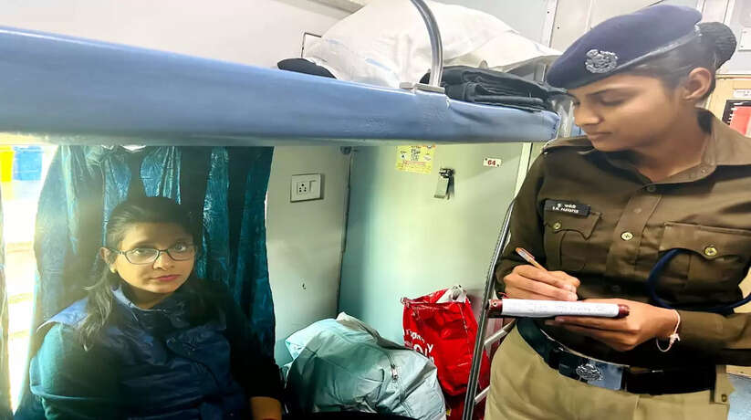 Varanasi News: रेल यात्रियों को सुरक्षित एवं संरक्षित उनके गंतव्य तक पहुंचाना रेल प्रशासन की सर्वोच्चतम प्राथमिकता