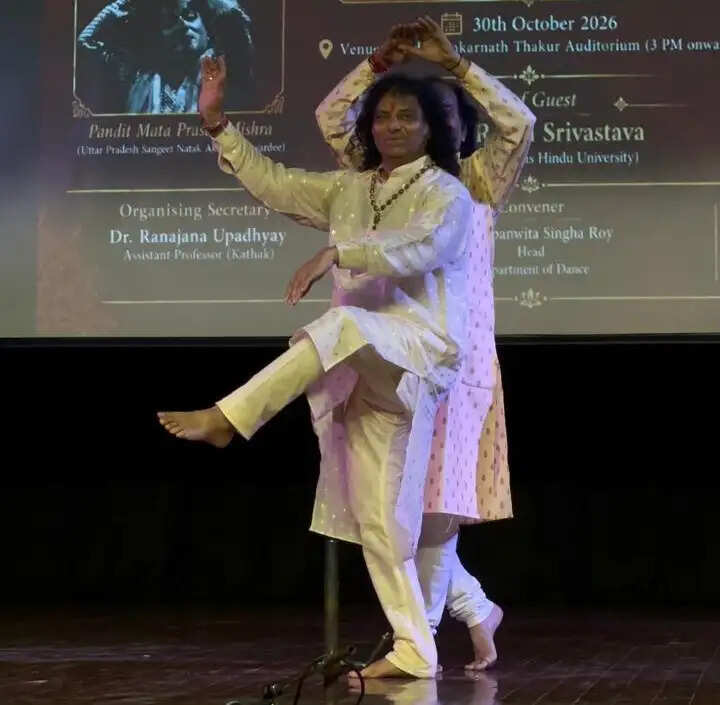 समारोह का प्रमुख आकर्षण कथक के दोनों प्रख्यात गुरु पंडित माता प्रसाद मिश्र और पंडित रविशंकर मिश्र की युगल नृत्य प्रस्तुति रही। दोनों कलाकारों ने अपनी प्रस्तुति में भाव, लय और ताल का सुंदर तालमेल दिखाया। उनकी प्रस्तुति में बनारस घराने का सहज लालित्य और पारंपरिक नृत्य शैली की झलक देखने को मिली। दर्शकों ने इस प्रस्तुति की सराहना की।