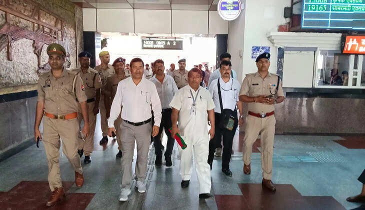 Varanasi Railway News, Ticket Checking Drive, Northeast Railway, Mau Indara Rail Section, Beticket Passengers, Indian Railways, Railway Fine, Varanasi Division, Railway News, Gorakhpur Express