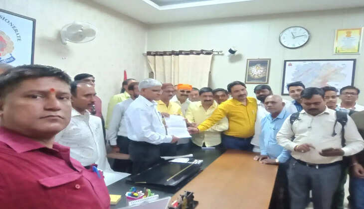 Varanasi News:&nbsp;सीपी से मिला पत्रकार प्रेस क्लब का प्रतिनिधिमंडल सौपा ज्ञापन