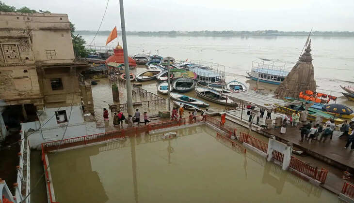 Varanasi Flood: काशी में बाढ़ की दस्तक! गंगा का जलस्तर तेजी से बढ़ा, निचले इलाकों में घुसा बाढ़ का पानी