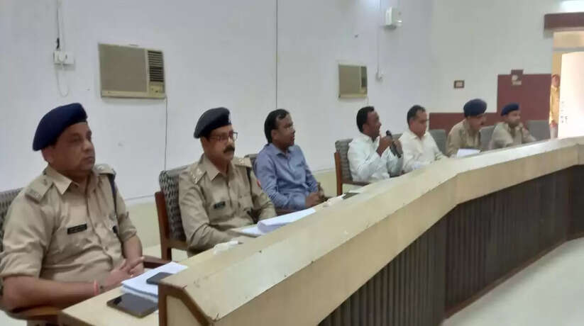 अयोध्या: 14 कोसी परिक्रमा को लेकर अधिकारियों ने की ड्यूटी ब्रीफिंग