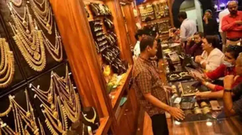 Dhanteras 2023: नोएडा में धनतेरस पर जमकर हुई खरीददारी, बाजारों में उमड़ी भीड़