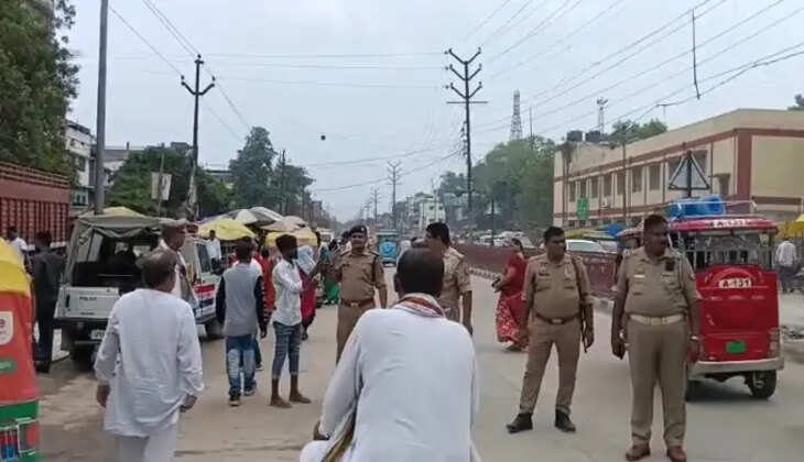 चंदौली में अतिक्रमण और अवैध ऑटो स्टैंड पर पुलिस का बड़ा अभियान, 30 से अधिक ऑटो सीज
