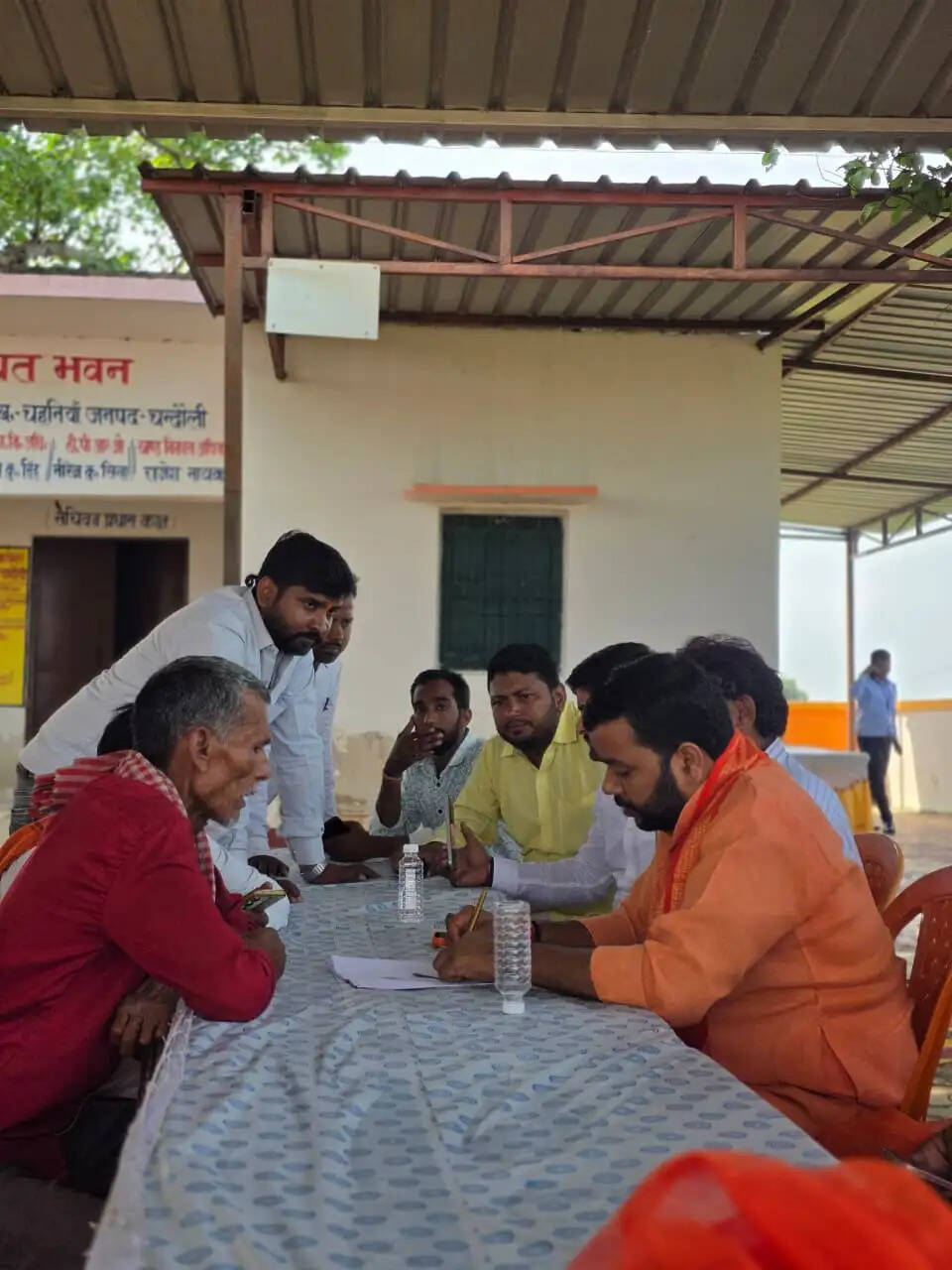अम्बरीश सिंह भोला की मौजूदगी में सेवा अभियान को मिला सहयोग, पपौरा में नेत्र शिविर का आयोजन