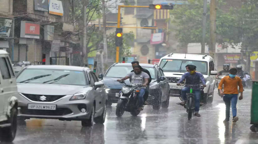 Varanasi News: The weather became pleasant in Varanasi due to rain since morning