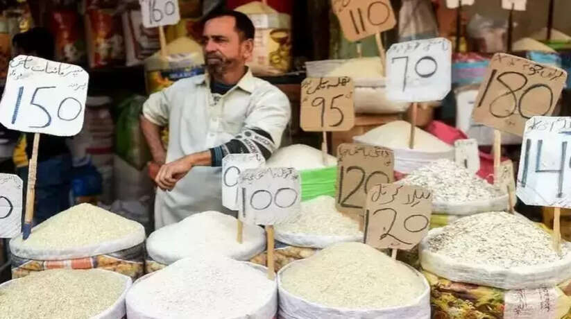 दाने-दाने के लिए मोहताज हुआ यह देश, 160 रुपए किलो तक पहुंचे गेहूं आटा के दाम