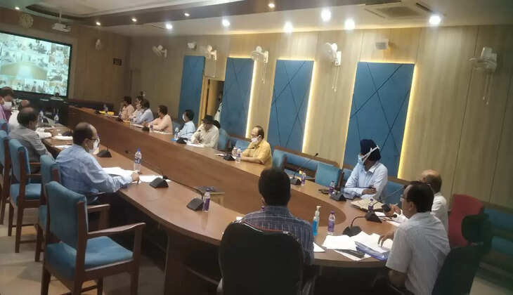 गोरखपुर मंडल में स्ट्रॉबेरी मशरूम केला के लिए उपयुक्त &nbsp;भूमि उपलब्ध- कमिश्नर