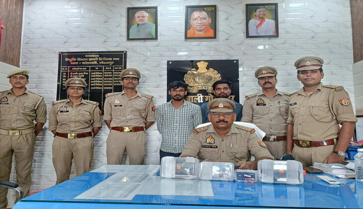 गोरखपुर पुलिस ने फर्जी लोन ऐप के जरिए साइबर ठगी करने वाले गिरोह का खुलासा किया है। बीएससी छात्र समेत दो आरोपी गिरफ्तार हुए हैं। पुलिस के अनुसार 10% कमीशन पर सैकड़ों बैंक खाते खुलवाकर देशभर में साइबर ठगी की रकम ट्रांसफर की जाती थी।