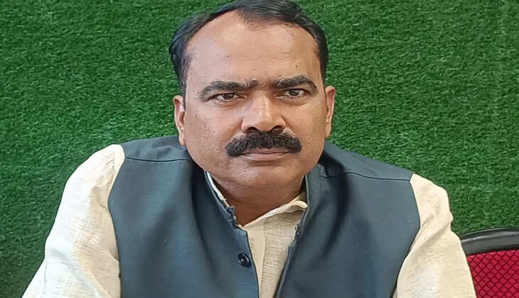 शिक्षक अपने पुराने सम्मान और सेवा सुरक्षा के लिए डॉ. संजयन त्रिपाठी को जिताएं : कमलेश यादव
