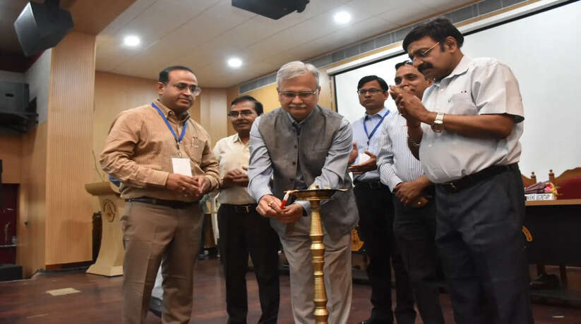 IMS-BHU में राष्ट्रीय सम्मेलन आयोजित, विशेषज्ञों ने एंटीबायोटिक के गलत इस्तेमाल पर जताई चिंता