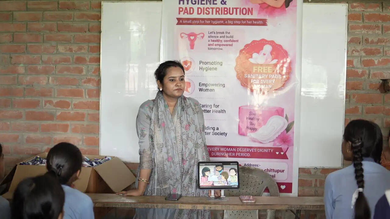 कार्यक्रम का नेतृत्व अन्नदान फाउंडेशन के संस्थापक आयुष कुशवाहा ने किया। उन्होंने कहा कि संस्था सामाजिक सहायता के साथ स्वास्थ्य, स्वच्छता और महिला सशक्तिकरण के क्षेत्र में जागरूकता बढ़ाने के लिए काम कर रही है।