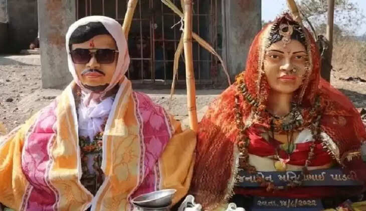 पढ़िए अमर-प्रेम की ये कहानी..., प्रेमी जोड़े ने कर ली थी खुदखुशी... अब जाकर परिवार को हुआ उनके मोहब्बत का अहसास.. पुतला बनवाकर रचाई दोनों की शादी...&nbsp;