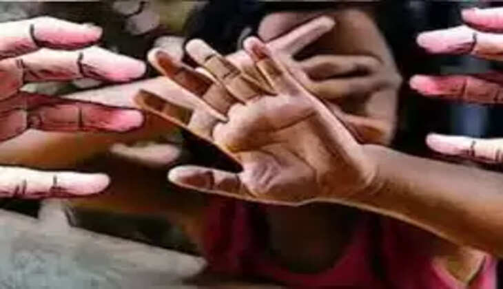 नाबालिग छात्रा ने लगाया पिता समेत सपा-बसपा के जिलाध्यक्षों पर रेप का आऱोप