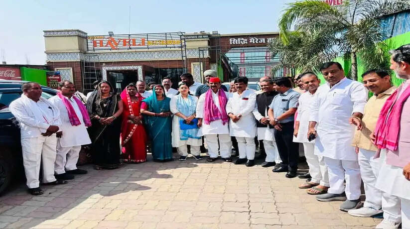 सपा प्रदेश अध्यक्ष श्यामलाल पाल का सहजनवा में भव्य स्वागत, उमड़ा जनसैलाब