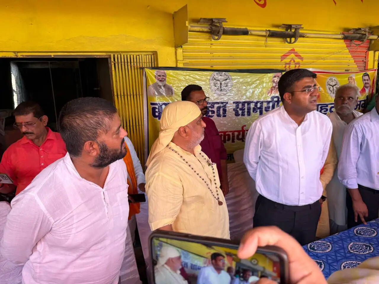 Gorakhpur DM Deepak Meena, Chautisa News, Gorakhpur Flood News, Chautisa Flood Inspection, Deepak Meena Gorakhpur, Gola Tehsil News, Gorakhpur District Administration, Flood Affected Areas Gorakhpur, Rajesh Tripathi, Gorakhpur Latest News