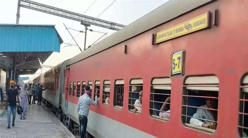Varanasi News: A mouse stopped the speed of the train, Kamayani Express stopped at Banaras station