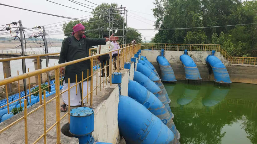 Chandauli News: मनोज सिंह डब्लू की चेतावनी 48 घण्टे में नहीं चली नहर तो होगा बड़ा आंदोलन, नरायनपुर पम्प कैनाल का निरीक्षण कर सरकार पर साधा निशाना