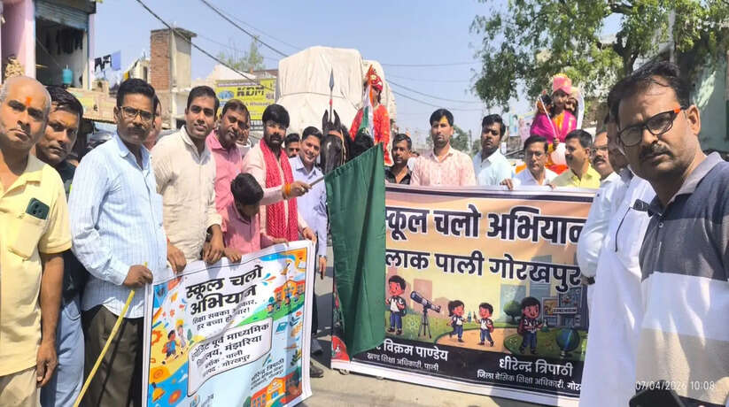 बैंड- बाजे के साथ किया गया स्कूल चलो अभियान श्रीगणेश