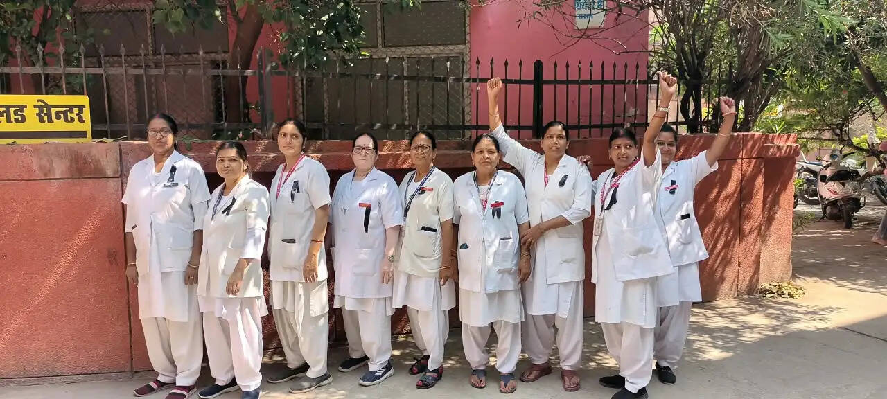 नर्सिंग संवर्ग की 13 सूत्रीय मांगों को लेकर वाराणसी में विरोध, आंदोलन तेज करने की तैयारी