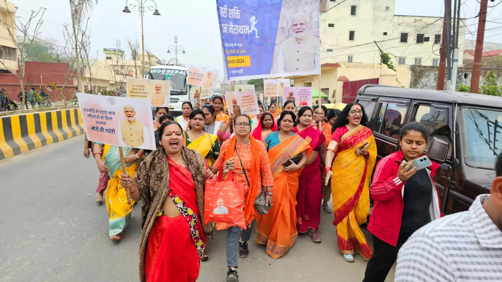 Varanasi News: भाजपा महिला मोर्चा द्वारा आयोजित नारी शक्ति वंदन मैराथन दौड़ का कार्यक्रम किया गया