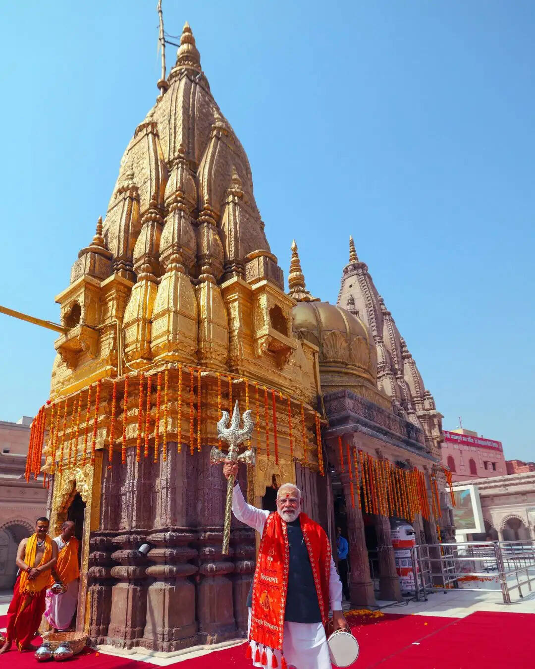 काशी में पीएम मोदी का भव्य रोड शो,&nbsp;बरेका से विश्वनाथ धाम तक गूंजा ‘हर-हर महादेव’