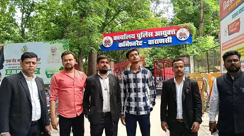 वाराणसी में जुआ सट्टा का विरोध करने पर सटोरियों ने एक समाजसेवी पर किया हमला, पीड़ित ने कमिश्नर को सौंपा पत्रक