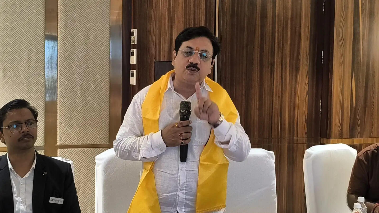 सम्मान समारोह के बाद शशांक शेखर त्रिपाठी ने उपस्थित सदस्यों को संबोधित करते हुए अपने अनुभव और विचार साझा किए। उनके प्रेरणादायक संबोधन से प्रतिभागियों में सकारात्मक ऊर्जा का संचार हुआ। उन्होंने व्यापार एवं पेशेवर क्षेत्र में आपसी संबंधों और सहयोग के महत्व पर जोर दिया।