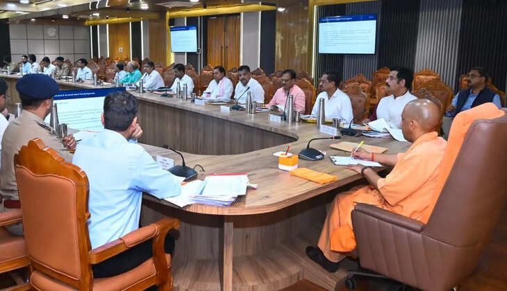 जलभराव किसी हाल में बर्दाश्त नहीं, सभी विभाग समय रहते करें तैयारी : मुख्यमंत्री योगी