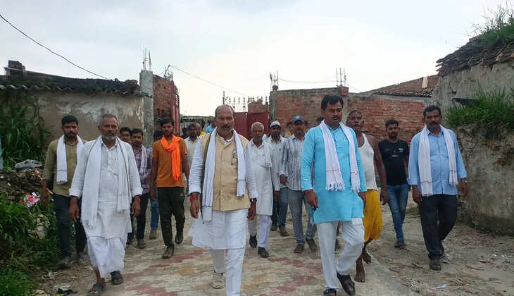 बाढ़ और गंगा कटान से हजारों बीघा जमीन प्रभावित, किसानों से मिले हरदेव कुशवाहा