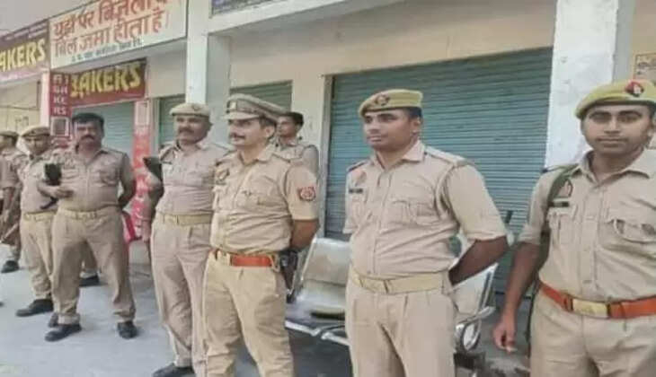 Ayodhya News: दुष्कर्म पीड़िता के गांव से लेकर अस्पताल तक पुलिस का कड़ा पहरा , जगह-जगह पुलिस के साथ लगाई गई है पीएसी