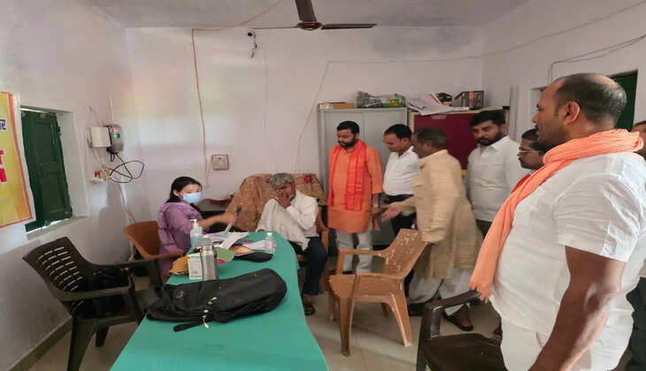 अम्बरीश सिंह भोला की मौजूदगी में सेवा अभियान को मिला सहयोग, पपौरा में नेत्र शिविर का आयोजन