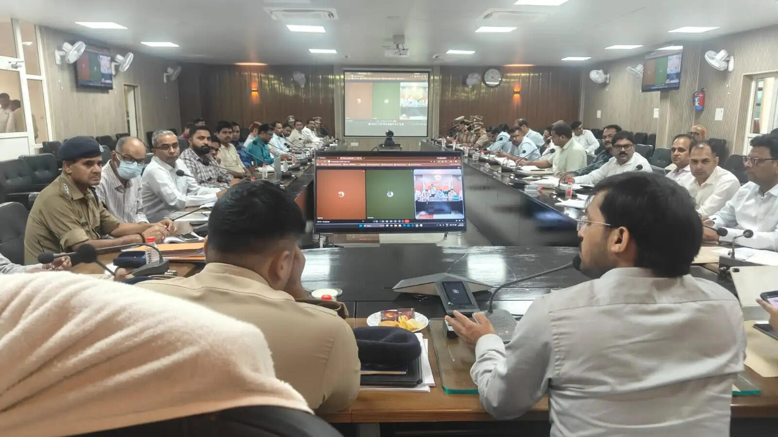 चन्दौली प्रशासन अलर्ट मोड में, अवैध खनन और ओवरलोडिंग रोकने के निर्देश