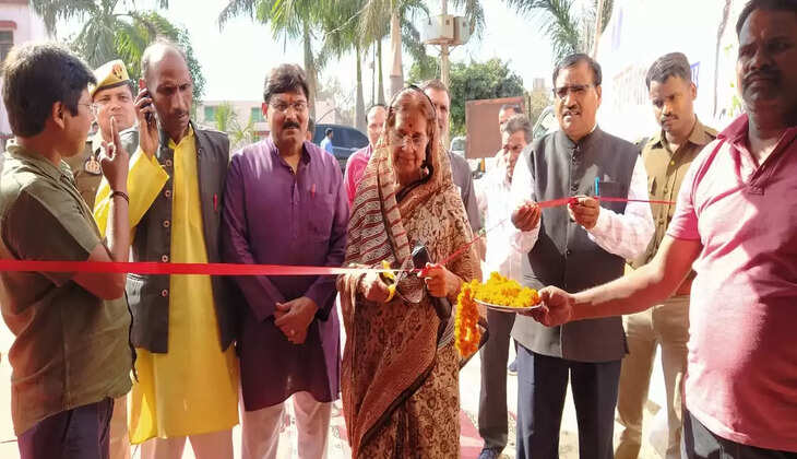 सरकार की जनकल्याणकारी योजनाओं से सम्बंधित लगायी गयी प्रदर्शनी