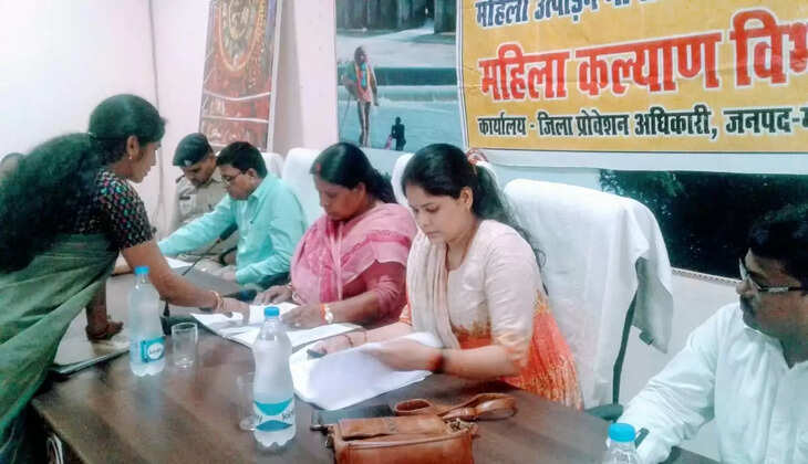 सदस्य राज्य महिला आयोग द्वारा लालगंज में चौपाल लगाकर महिला उत्पीड़न मामले की सुनवाई