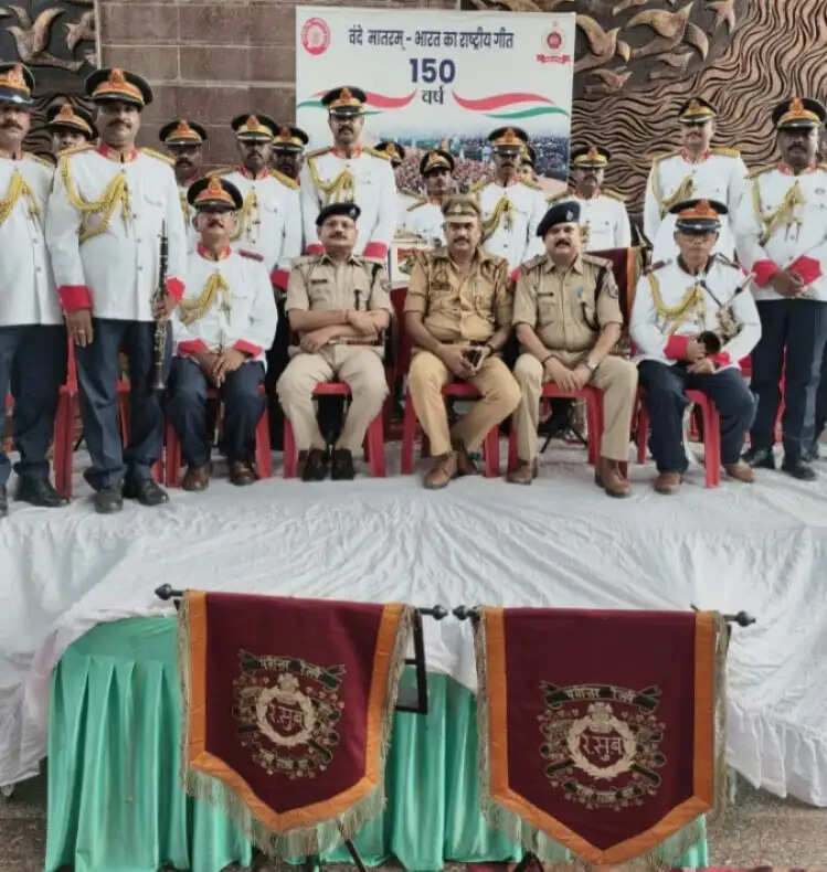 अतिथियों ने रेलवे सुरक्षा बल बैंड की प्रस्तुति की सराहना करते हुए कहा कि ऐसे आयोजन लोगों में देशप्रेम, राष्ट्रीय एकता और राष्ट्र गौरव की भावना को मजबूत करते हैं। साथ ही रेलवे परिसर में सकारात्मक और उत्साहपूर्ण वातावरण का निर्माण होता है।