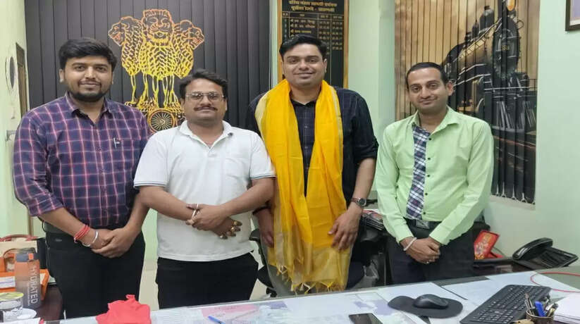वरिष्ठ विभागीय सामग्री प्रबंधक, उत्तर-पूर्वी रेलवे नितेश अग्रवाल का हुआ सम्मान