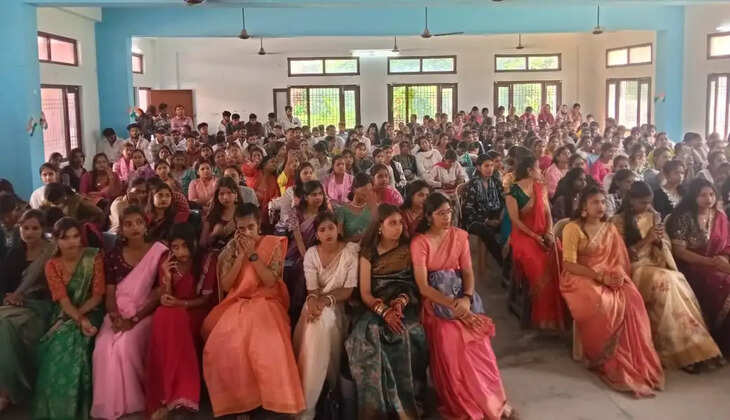 श्रीमती द्रौपदी देवी त्रिपाठी पीजी कॉलेज में नवप्रवेशी विद्यार्थियों के लिए दीक्षारंभ कार्यक्रम आयोजित