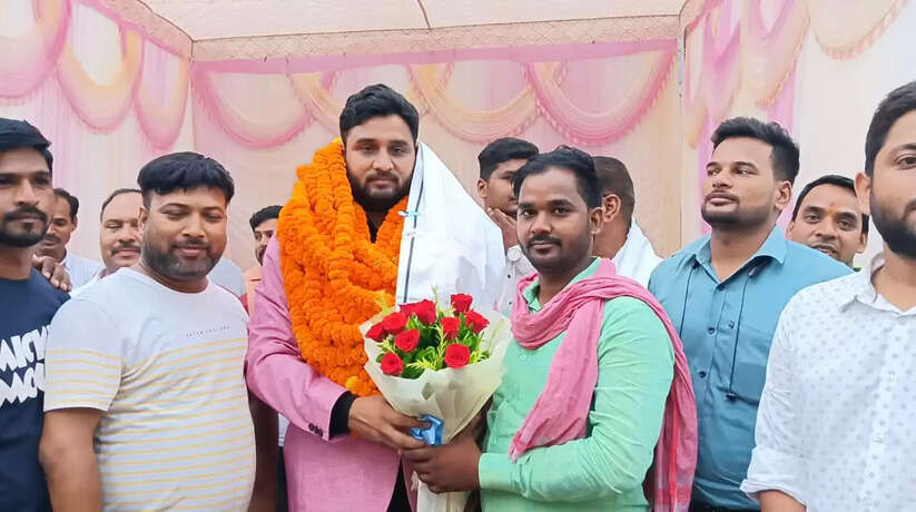 काशी के अधिवक्ता को ग्लोबल यूनिवर्सिटी ऑफ बोस्टन ने दी डॉक्टरेड की उपाधि, नगर में खुशी का माहौल