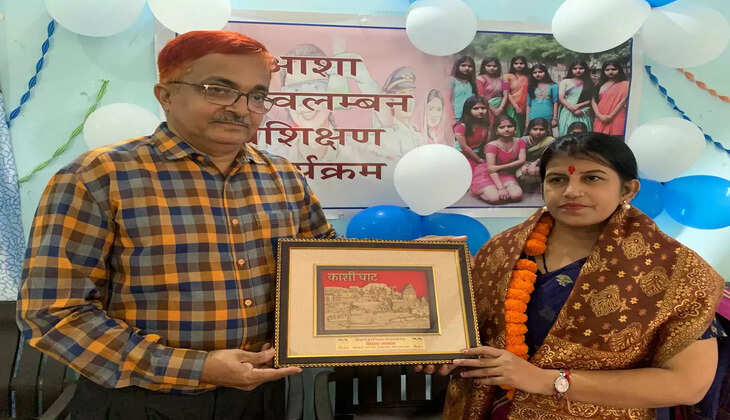 वाराणसी में स्वावलम्बन प्रशिक्षण कार्यक्रम के प्रथम समूह का समापन, प्रशिक्षुओं को दिए गए प्रमाण पत्र