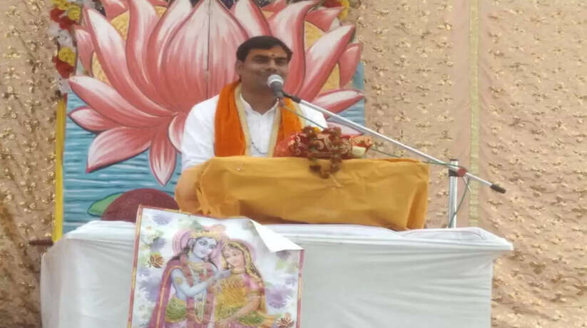 In Gorakhpur, Acharya Kripa Shankar ji made the devotees enjoy the story on the fifth day of Shri Ram Manas Mahayagya.