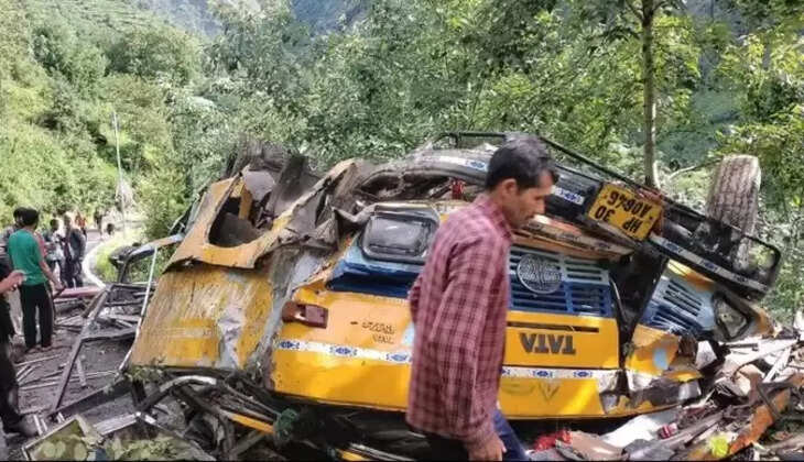&nbsp;हिमाचल में बड़ा हादसा, सैंज घाटी में खाई में गिरी बस, 12 लोगों की मौत