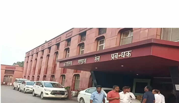 वाराणसी रेलवे के DRM बिल्डिंग में CBI का छापा, CBI ने जब्त किए डीआरएम ऑफिस से अधिकारी का लैपटॉप और फाइल