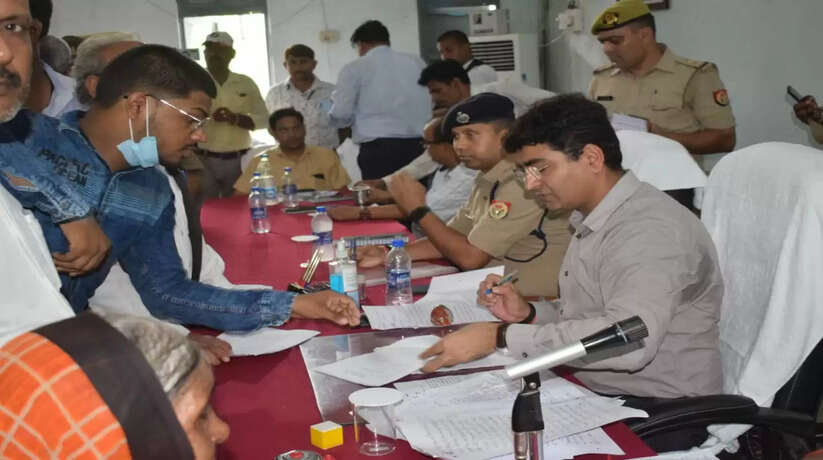 DM and SSP listened to public problems on the occasion of Samadhan Diwas in Prayagraj